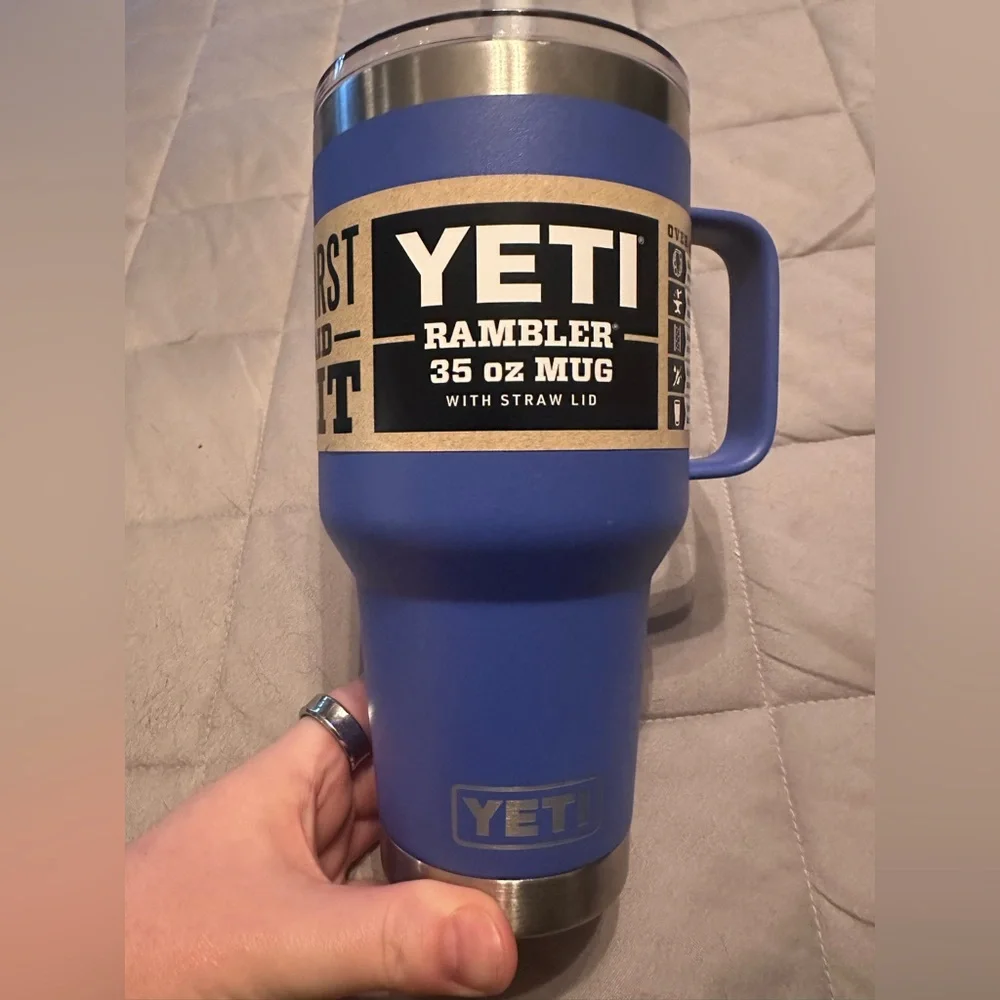 NWT Yeti 35oz Rambler w Straw